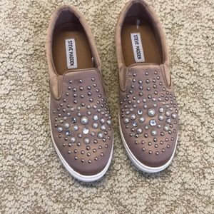 NEW! Blush Steve Madden glandi slip on sneakers